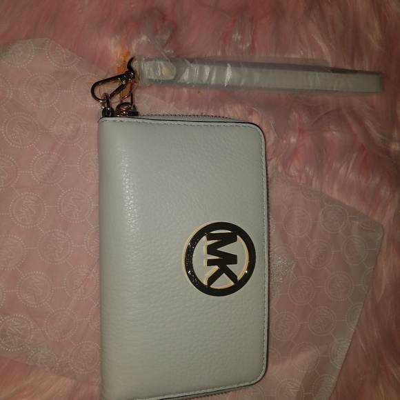 Authentic brand new michael kors wallet/wrislet. - Picture 5 of 7